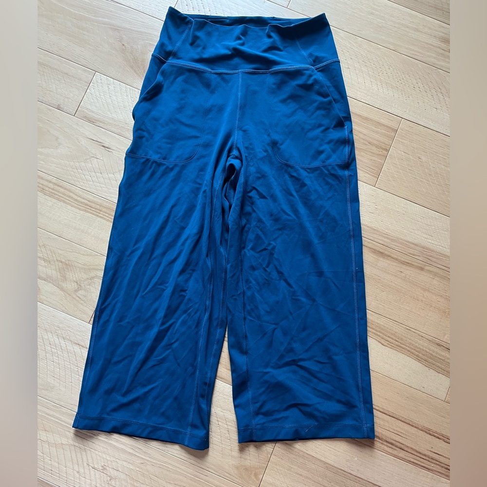 Lululemon align wide crop
